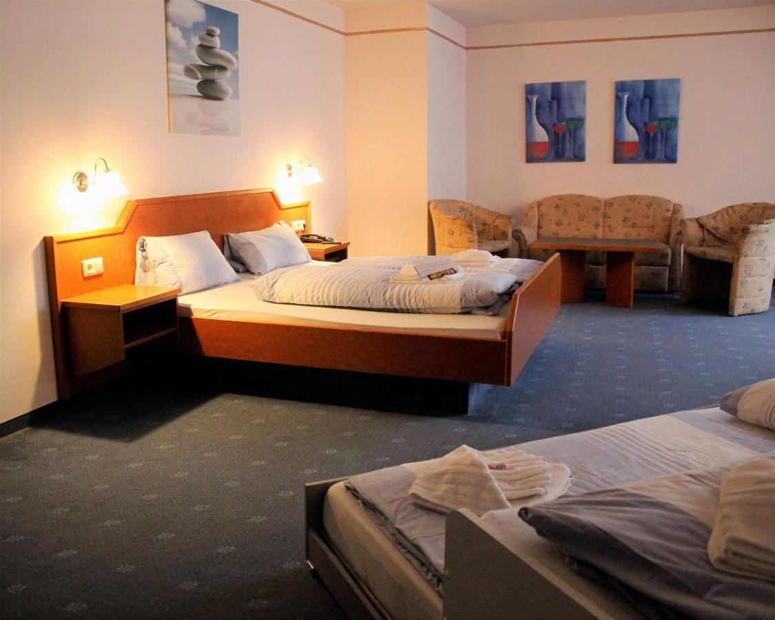 Waldhotel Feldbachtal 노이하우스암렌웨그 외부 사진